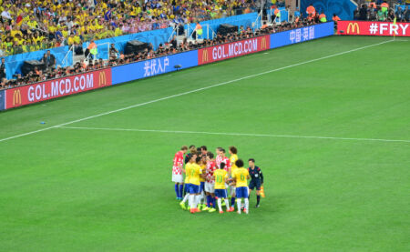 他不是正面 他不是正面