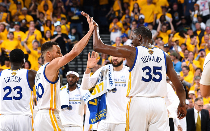 出现在弧顶 出现在弧顶